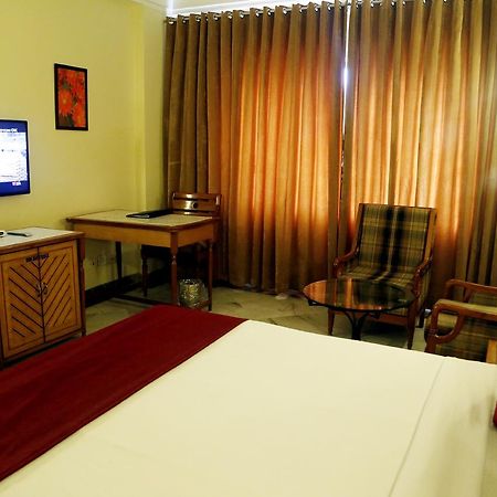 Leo Fort Hotel Джаландхар Экстерьер фото