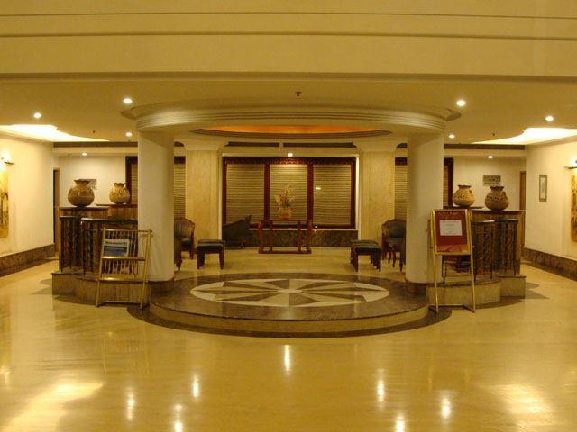Leo Fort Hotel Джаландхар Экстерьер фото