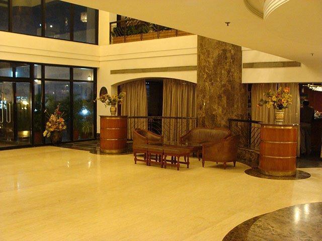 Leo Fort Hotel Джаландхар Экстерьер фото