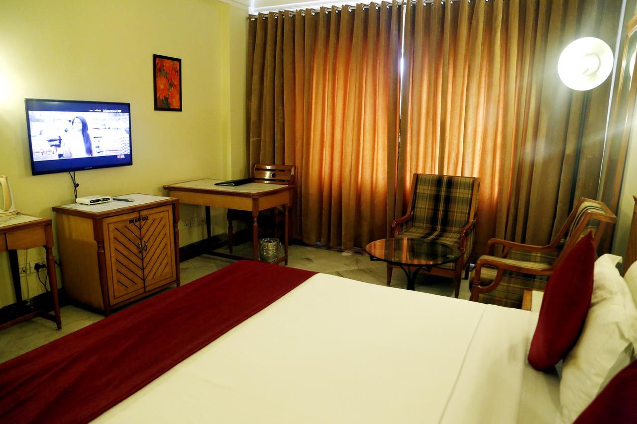Leo Fort Hotel Джаландхар Экстерьер фото